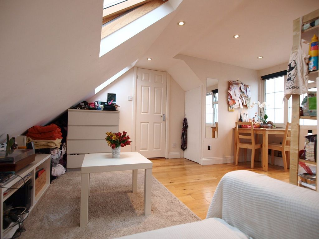 1 bed flat to rent in High Street, EN5 Zoopla