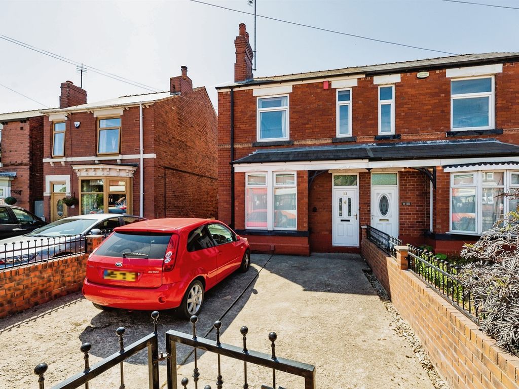 3 bed semidetached house for sale in Kilnhurst Road, Rawmarsh