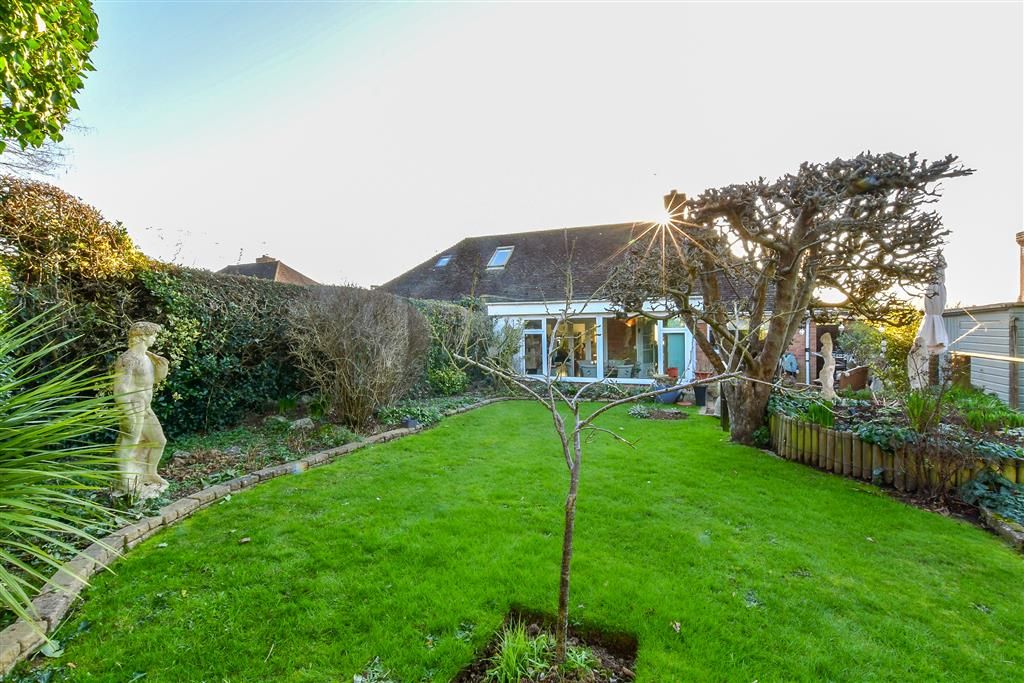 2 bed semidetached bungalow for sale in Wealden Avenue, St. Michaels