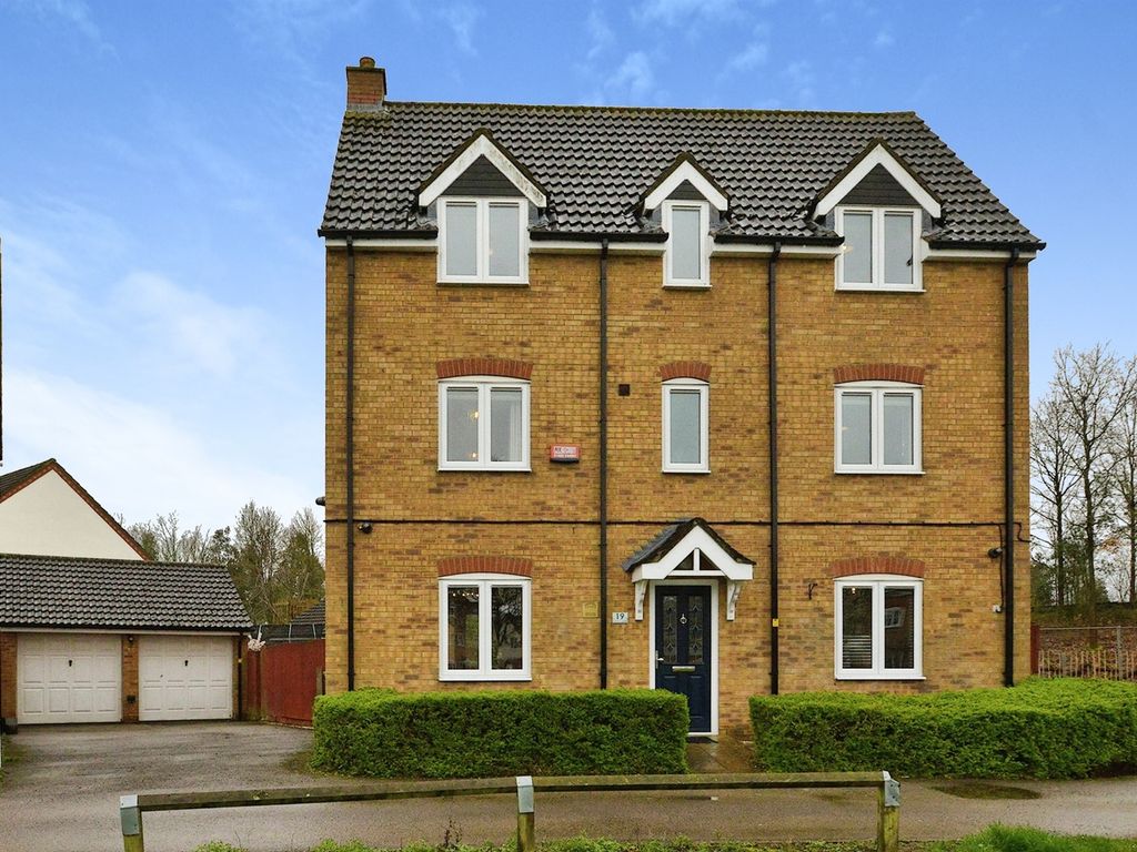 5 bed detached house for sale in Garwood Crescent, Grange Farm, Milton