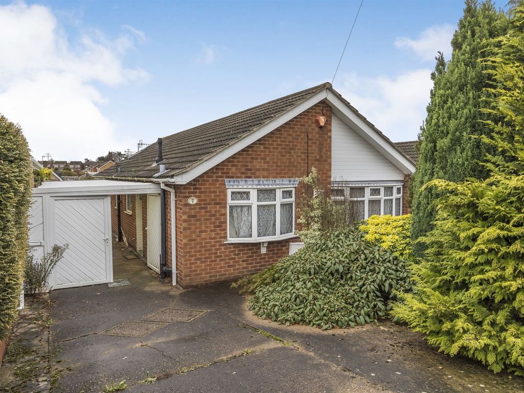 2 bed detached bungalow for sale in Glen Avenue, Eastwood, Nottingham