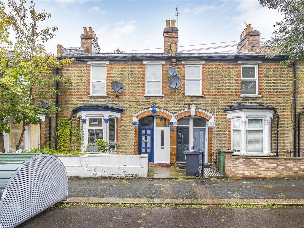 2 bed flat for sale in Hove Avenue, London E17, £410,000 Zoopla