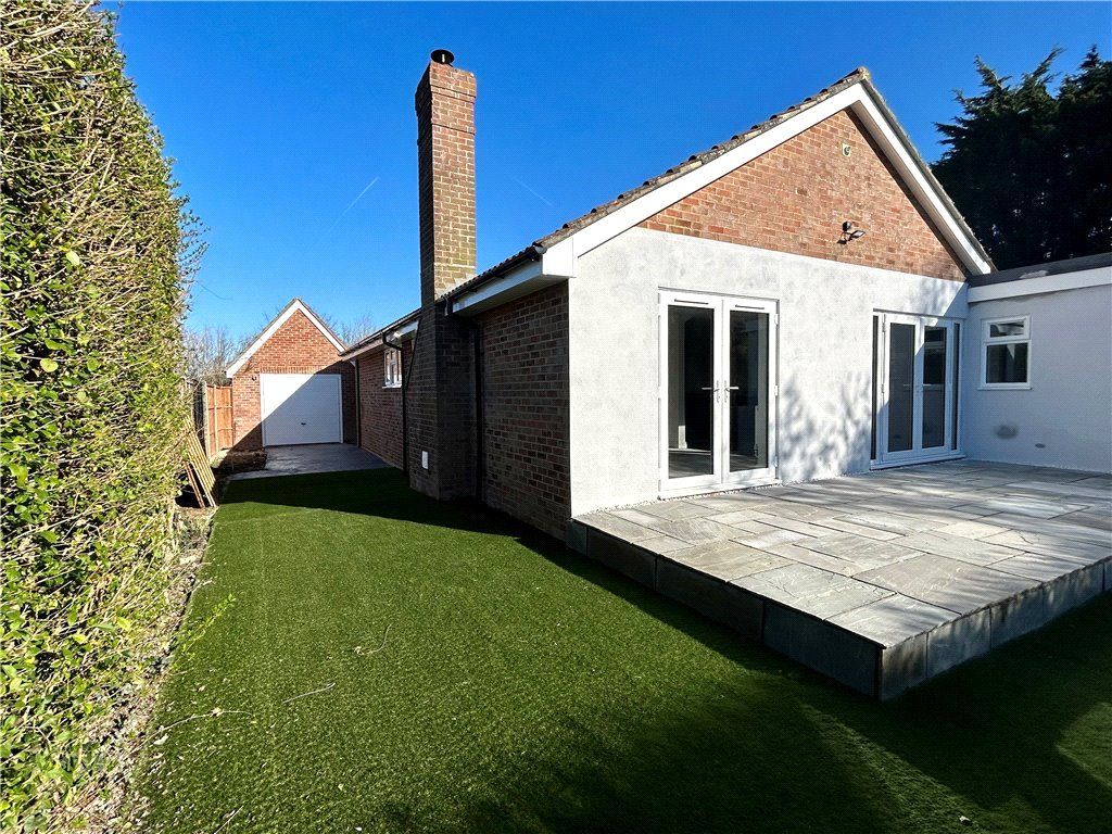 5 bed bungalow for sale in Loats Lane, Bognor Regis, West Sussex PO21