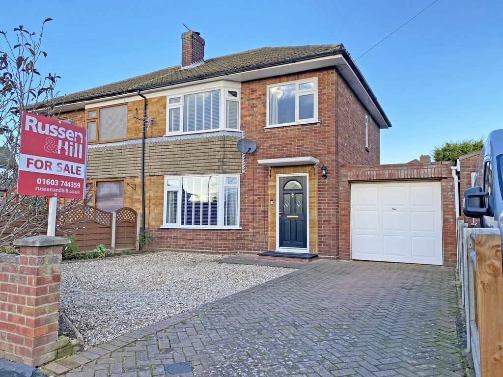 3 bed semidetached house for sale in Upper Breckland Road, New