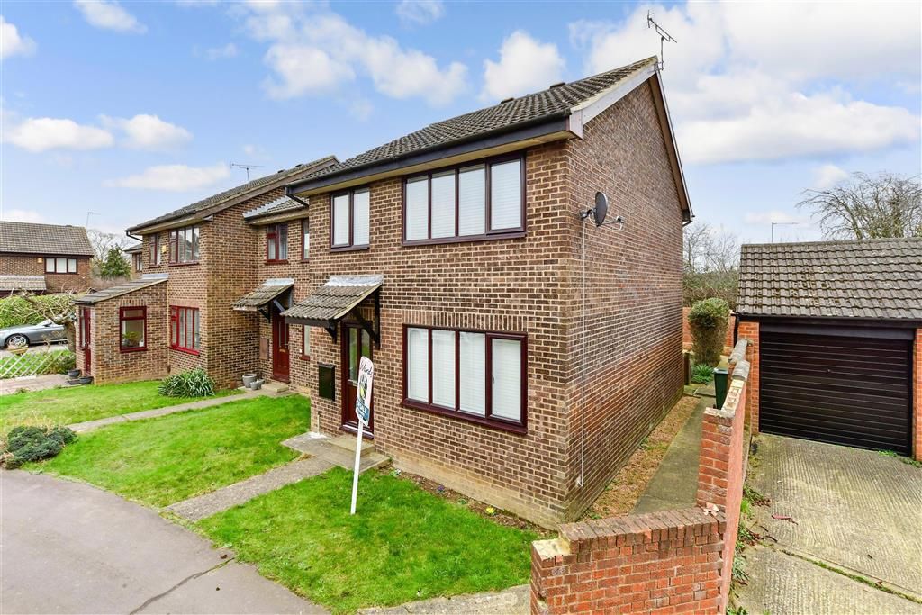 3 bed end terrace house for sale in Thornlea, Ashford, Kent TN23, £