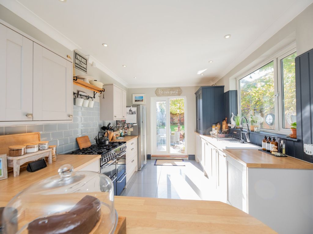 5 bed semidetached house for sale in Upper Cliff Road, Gorleston