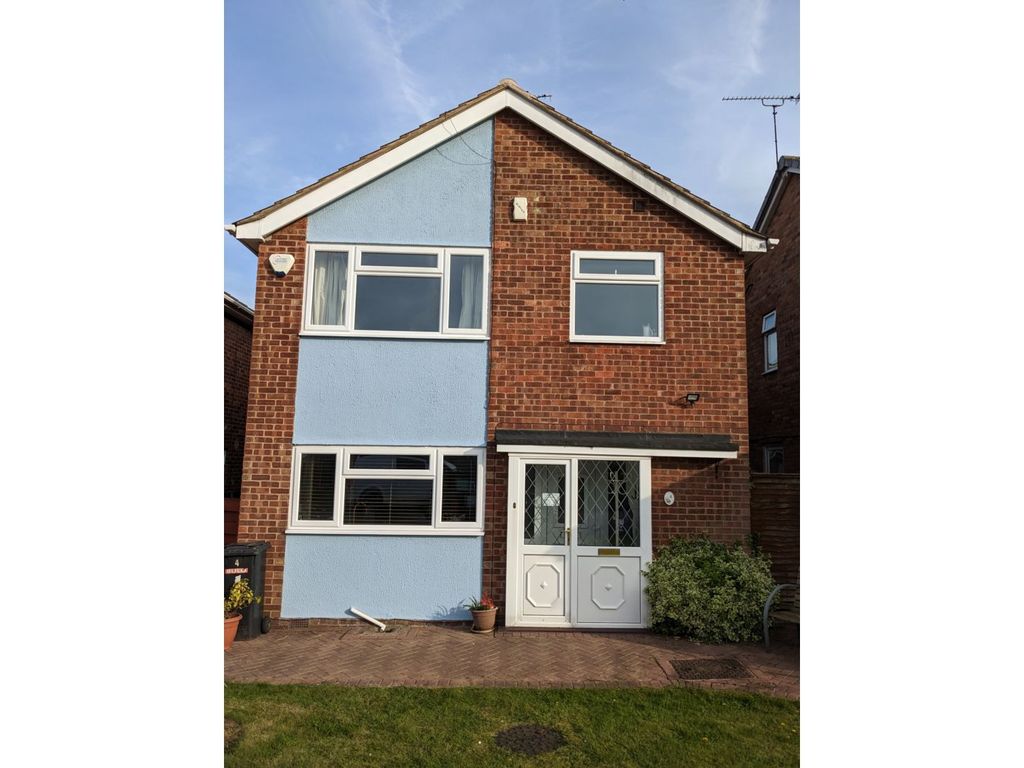 3 bed detached house for sale in Stoneleigh Way, Leicester LE3, £330,000 Zoopla