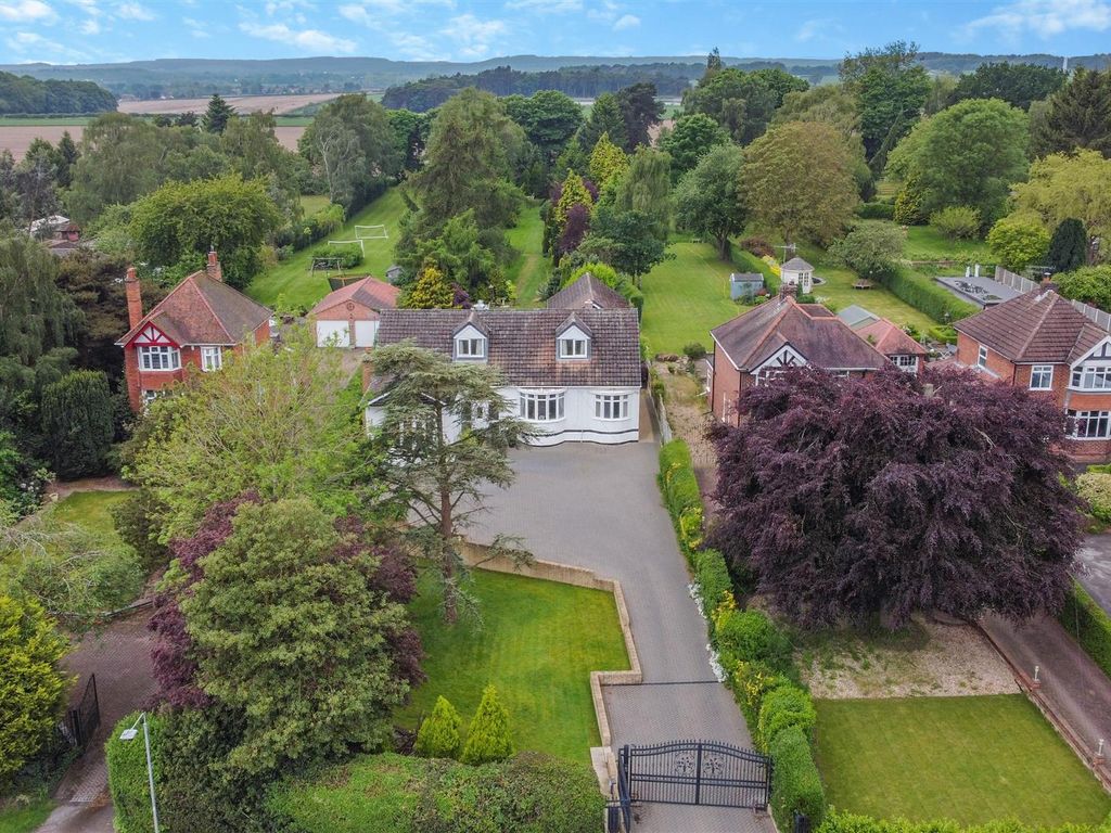 4 bed detached bungalow for sale in Mansfield Road