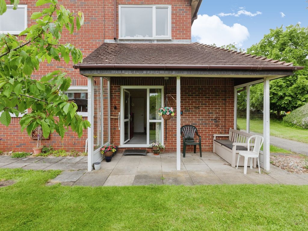 2 bed property for sale in Ruskin Court, Newport Pagnell MK16 Zoopla