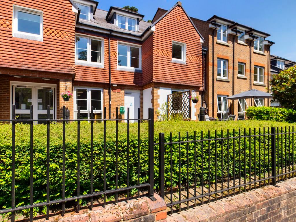 1 bed flat for sale in Fairfield Road, East Grinstead RH19 Zoopla