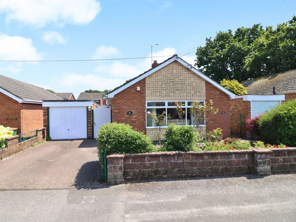 3 bed detached bungalow for sale in Little Quob Lane, West End SO30