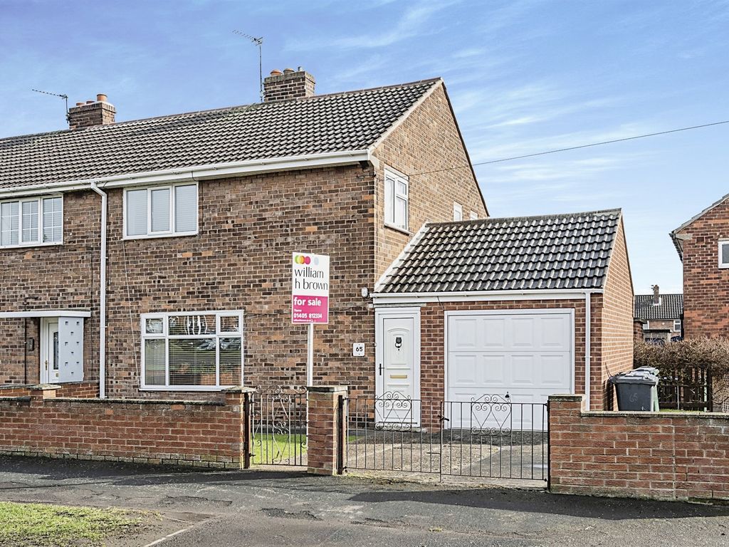 3 bed end terrace house for sale in Southfield Road, Thorne, Doncaster