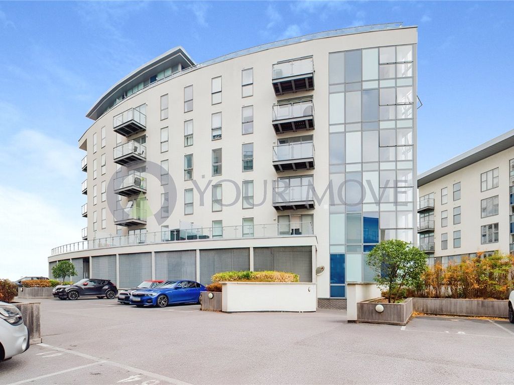 2 bed flat to rent in Wainwright Avenue, Greenhithe, Kent DA9, £1,450