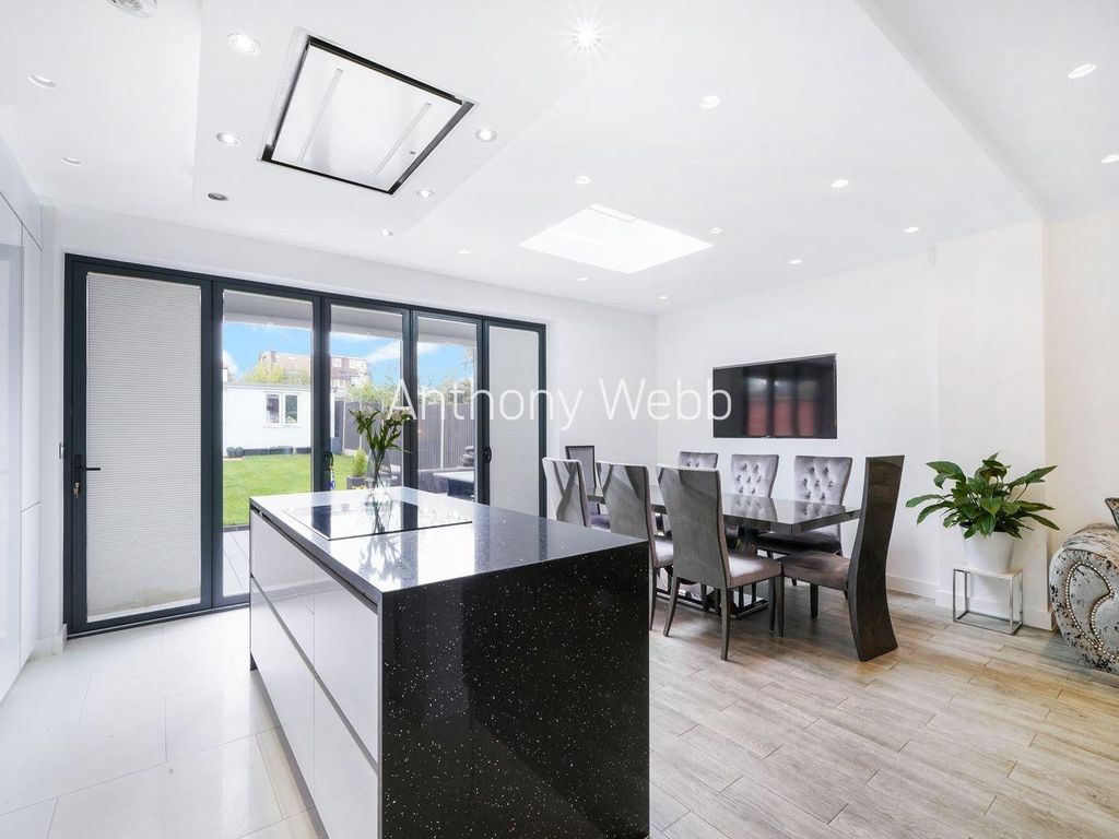 5 bed terraced house for sale in Hawthorn Avenue, Palmers Green N13, £