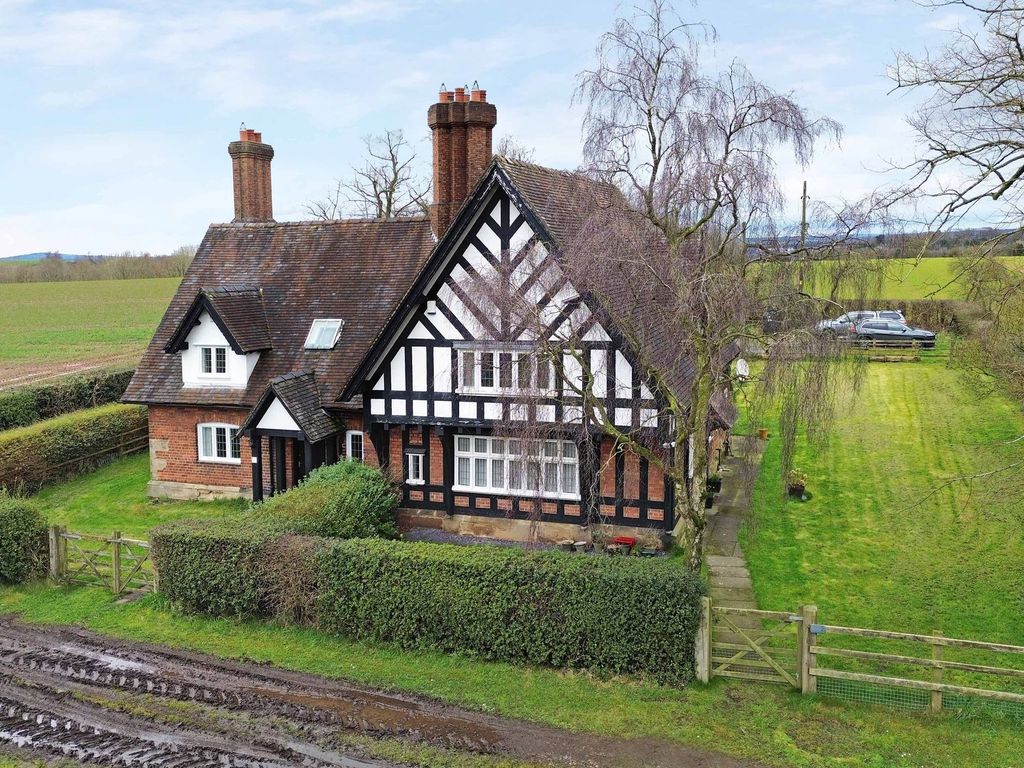 2 bed cottage for sale in Drayton Road, Hanchurch ST4, £350,000 Zoopla