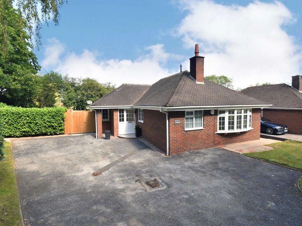 3 bed detached bungalow for sale in Dixon Drive, Chelford, Macclesfield
