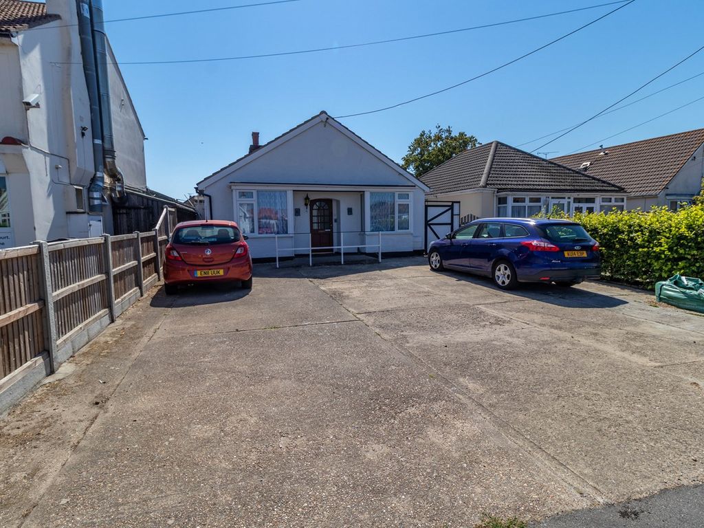 3 bed detached bungalow for sale in Frinton Road, Kirby Cross, Frinton