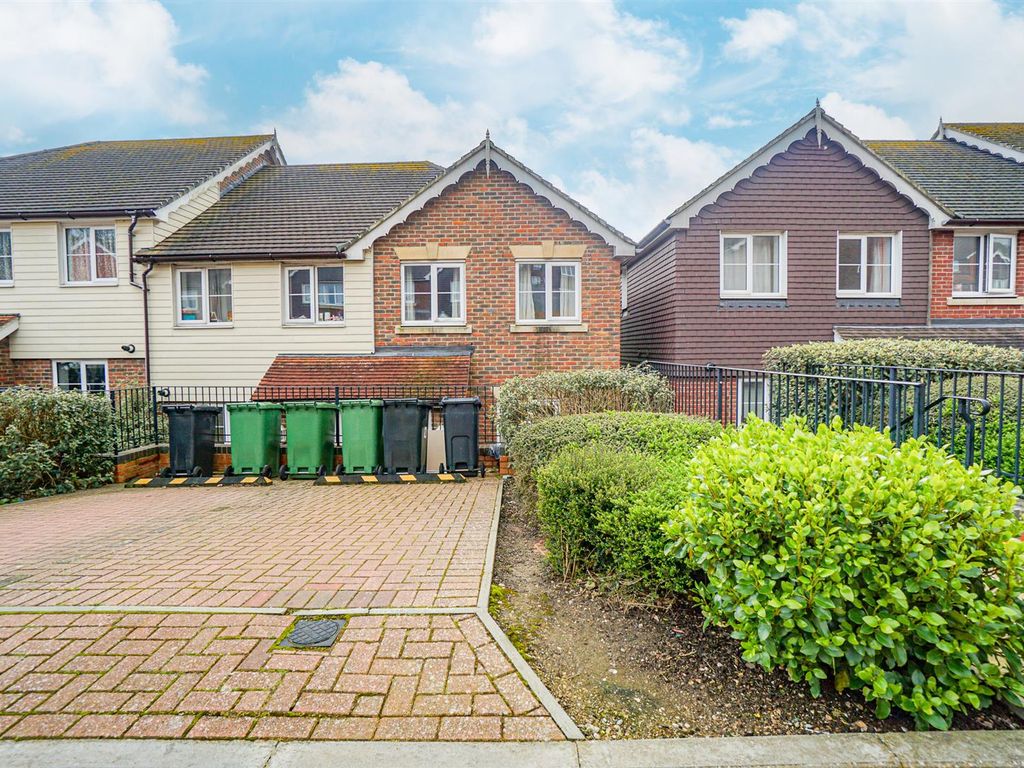 3 bed end terrace house for sale in Endeavour Way, Hastings TN34, £
