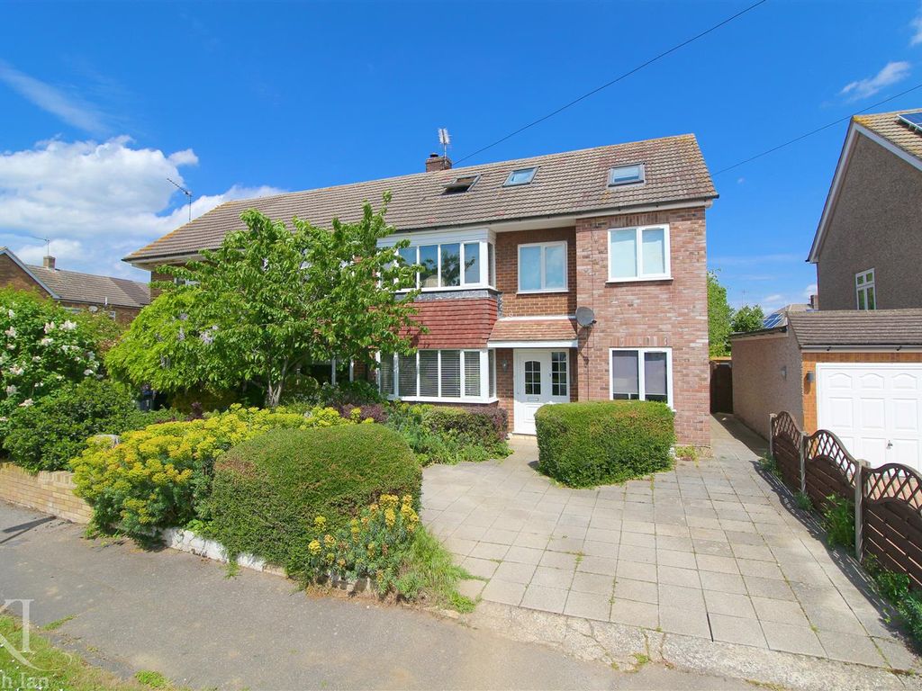 5 bed semidetached house for sale in Elms Road, Ware SG12, £625,000