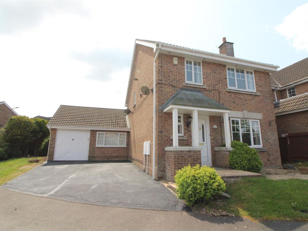 4 bed detached house for sale in Parc Bryn, Pontllanfraith, Blackwood NP12, £335,000 Zoopla