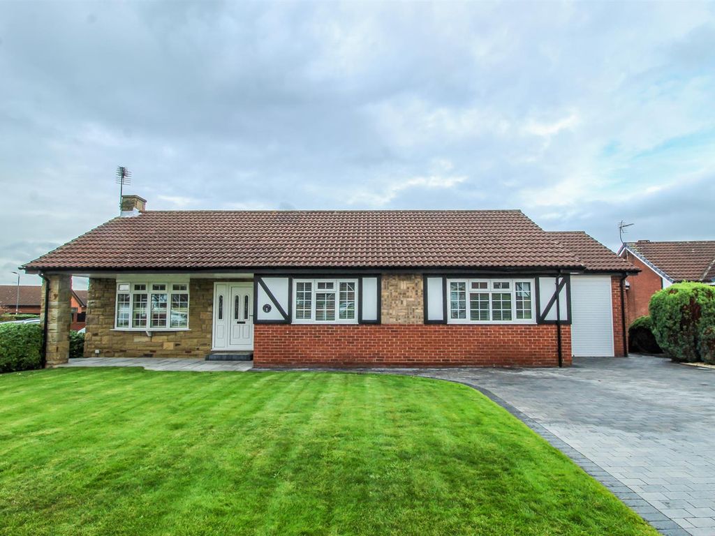 3 bed detached bungalow for sale in Crinan Court, Altofts, Normanton