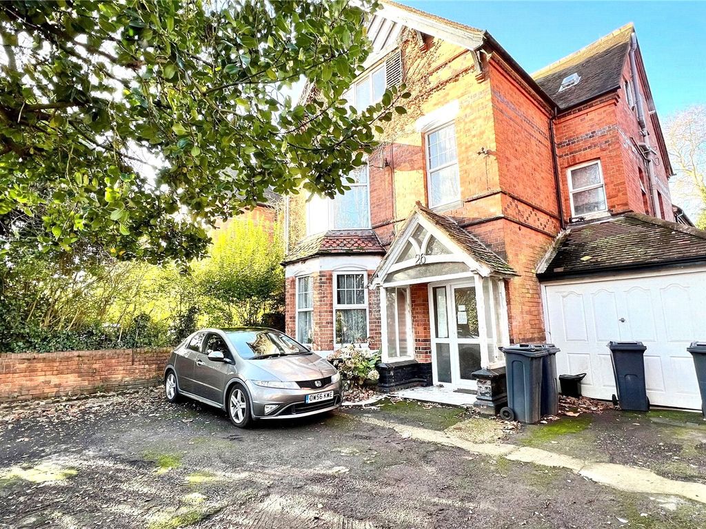 2 bed flat to rent in Western Elms Avenue, Reading, Berkshire RG30, £