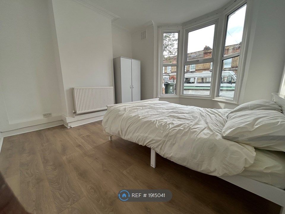 Room to rent in Barnwell Road, London SW2, £1,070 pcm Zoopla