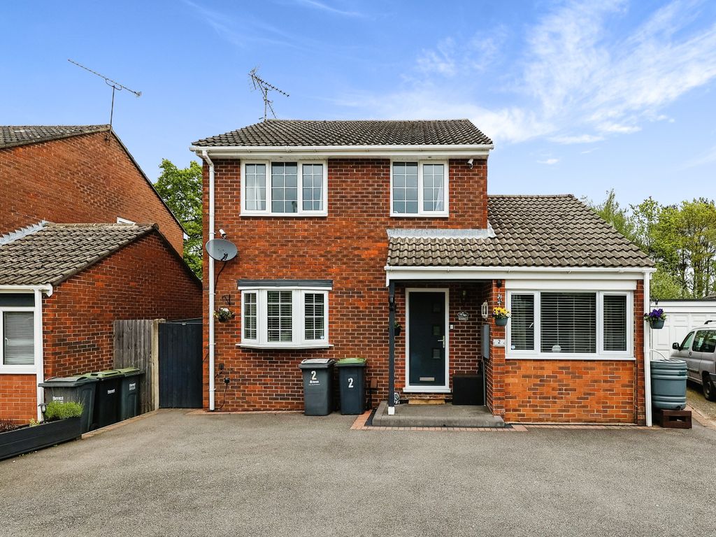 4 bed detached house for sale in Trefoil Close, Waterlooville PO7 Zoopla