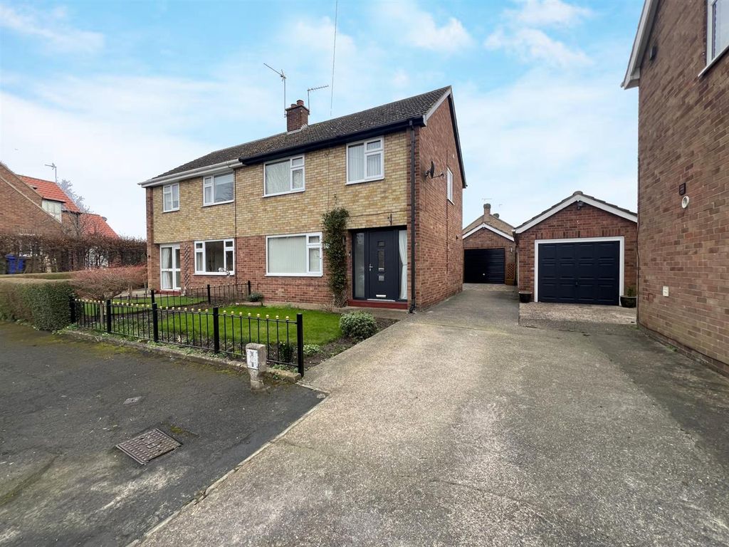3 bed semidetached house for sale in Barnards Drive, South Cave