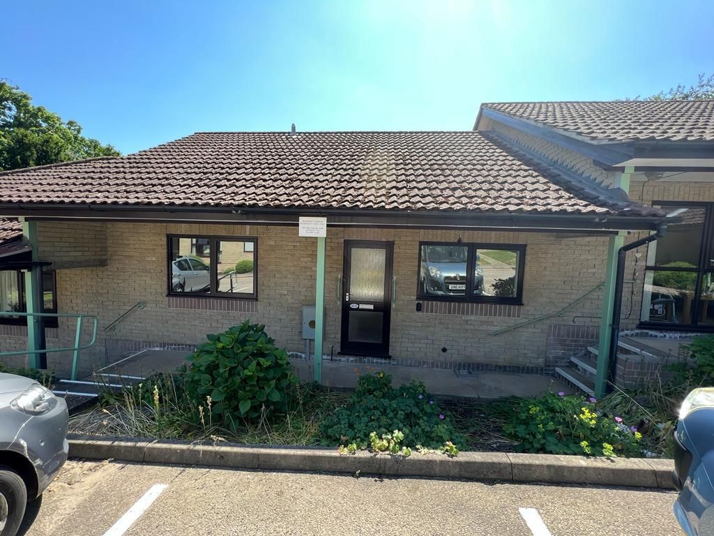 2 bed bungalow to rent in High Street, Old Whittington, Chesterfield