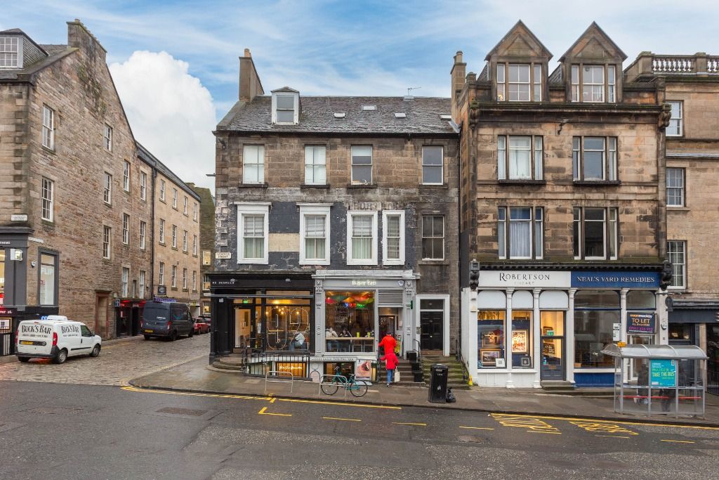3 bed flat to rent in Hanover Street, Edinburgh EH2, £2,450 pcm Zoopla