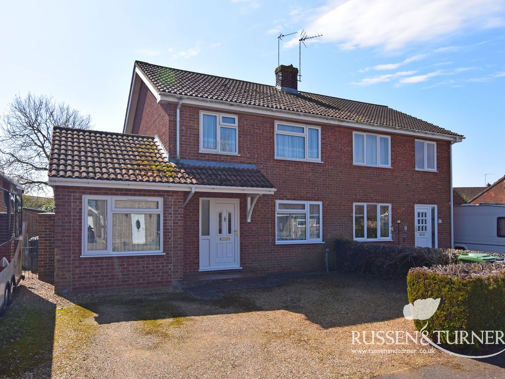 3 bed semidetached house for sale in Bracken Way, Grimston, King's