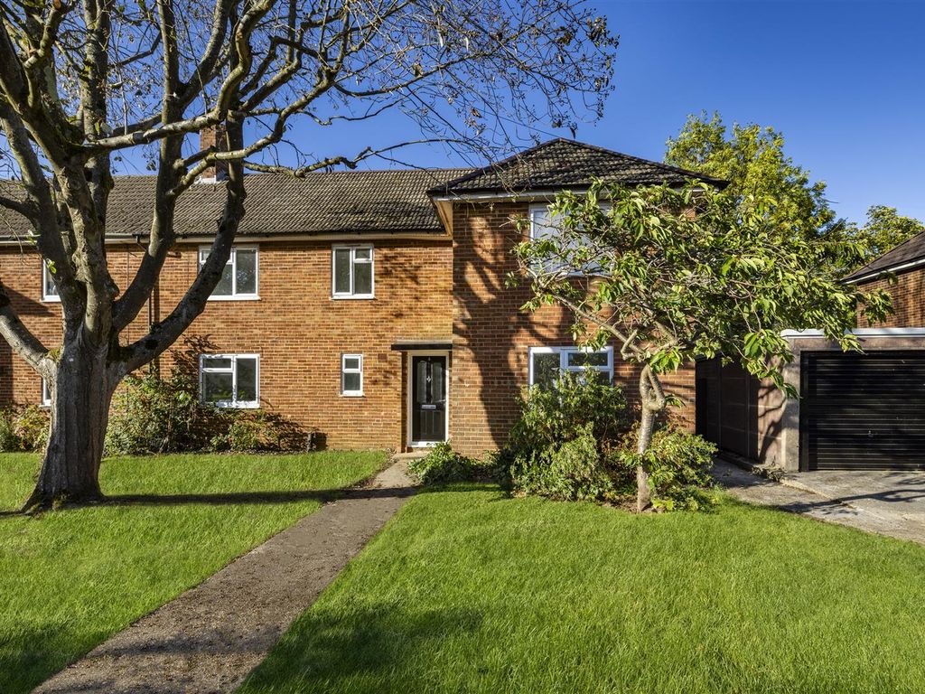 4 bed semidetached house for sale in Mouchotte Close, Biggin Hill