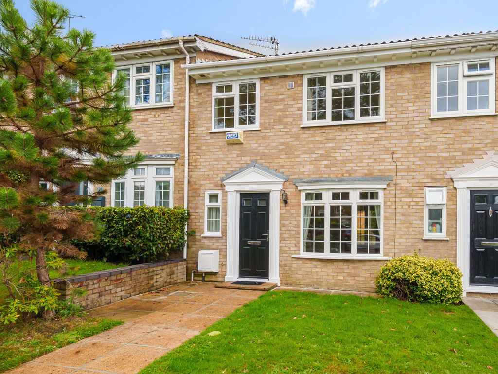 3 bed terraced house for sale in Hillcrest, Weybridge KT13, £600,000