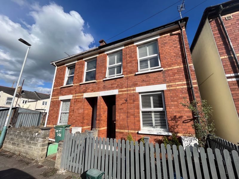 3 bed semidetached house to rent in Cleeve View Road, Cheltenham GL52, £1,550 pcm Zoopla