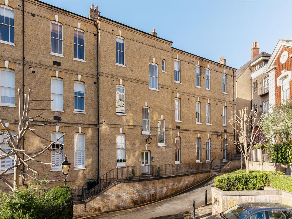 2 bed flat for sale in Upper Hampstead Walk, London NW3, £1,000,000