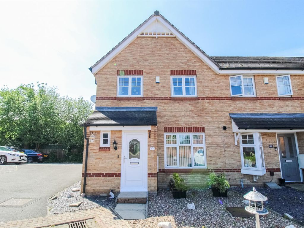 3 bed semidetached house for sale in Mill Chase Road, Wakefield WF2