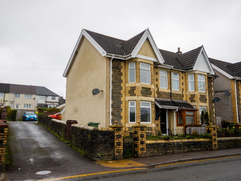 3 bed semidetached house for sale in Blackwood Road, Pontllanfraith