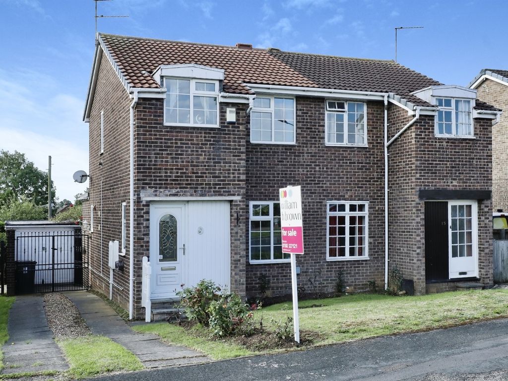3 bed semidetached house for sale in Wellcroft Close, Wheatley Hills