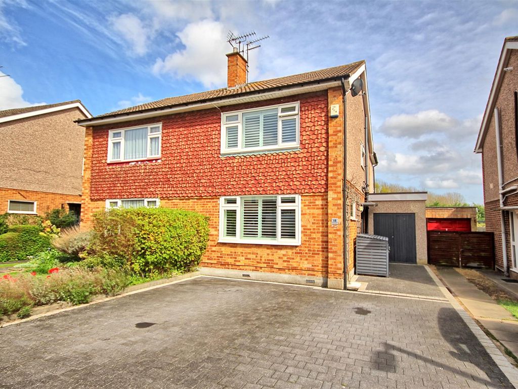 3 bed semidetached house for sale in Salmons Close, Ware SG12, £