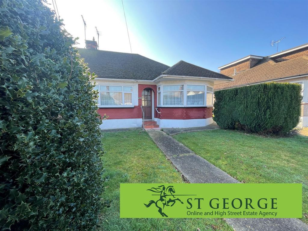 2 bed semidetached bungalow for sale in Broad Walk, Hockley SS5 Zoopla