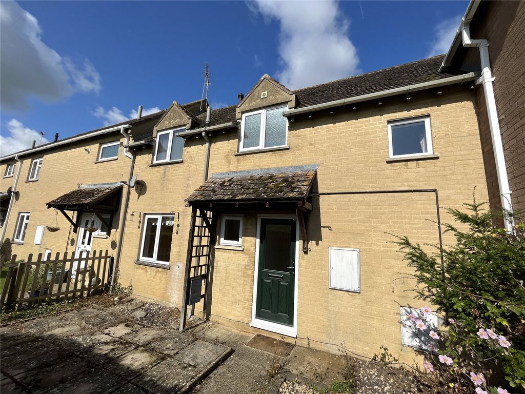 3 bed terraced house for sale in Butlers Field, Lechlade