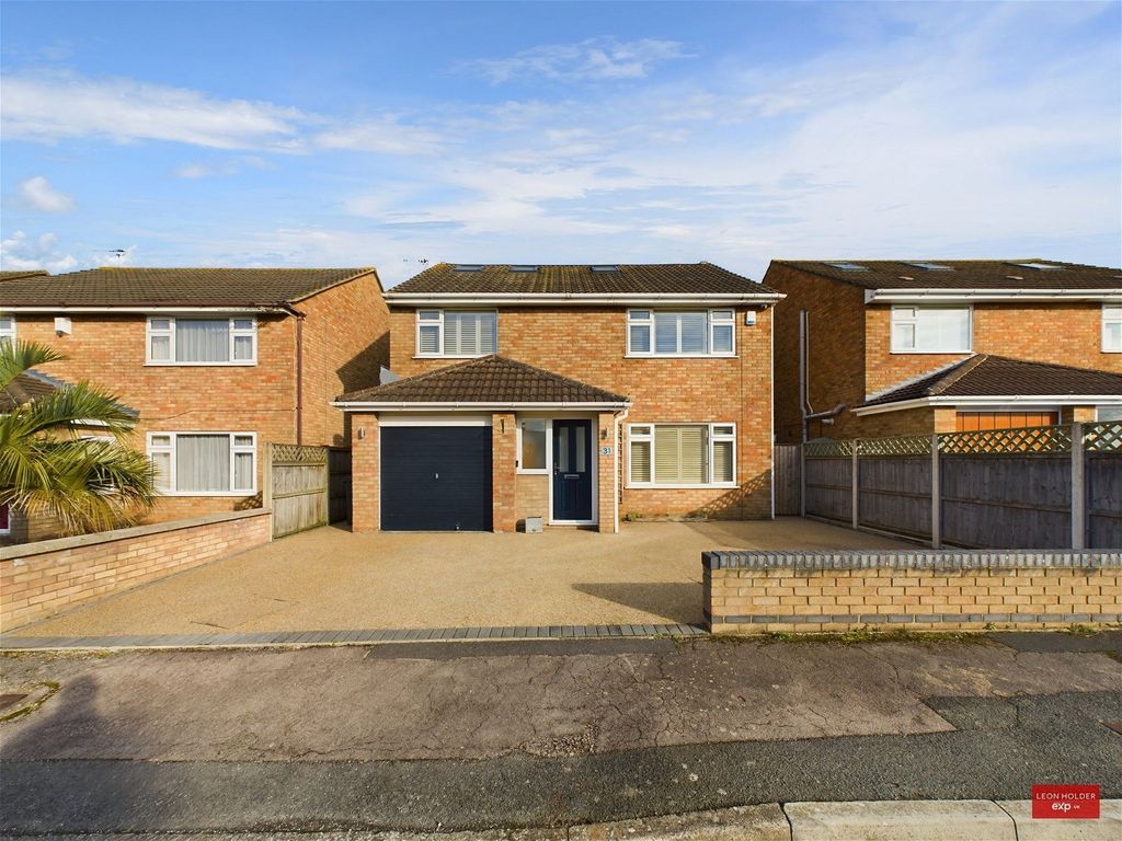5 bed detached house for sale in Bradley Close, Longlevens, Gloucester