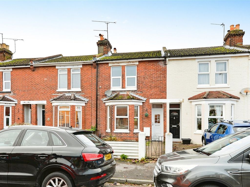 5 bed shared to rent in Doncaster Road, Eastleigh