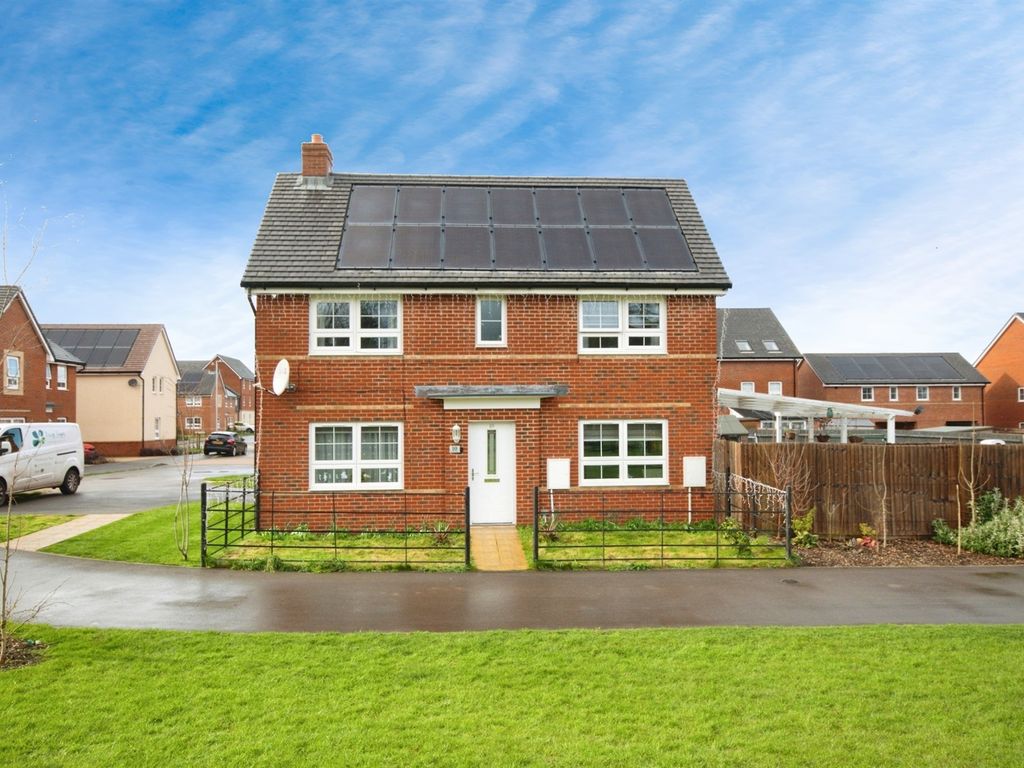 3 bed detached house for sale in Thomas Walk, Bearwood, Bournemouth