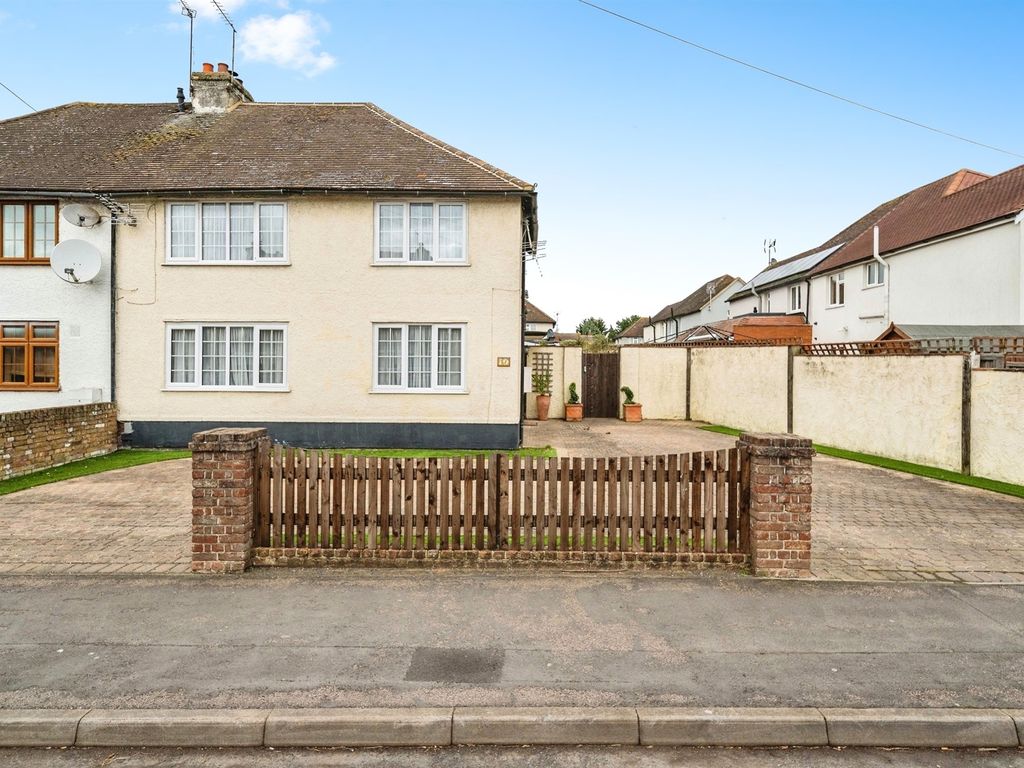 3 bed semidetached house for sale in Andrews Lane, Cheshunt, Waltham