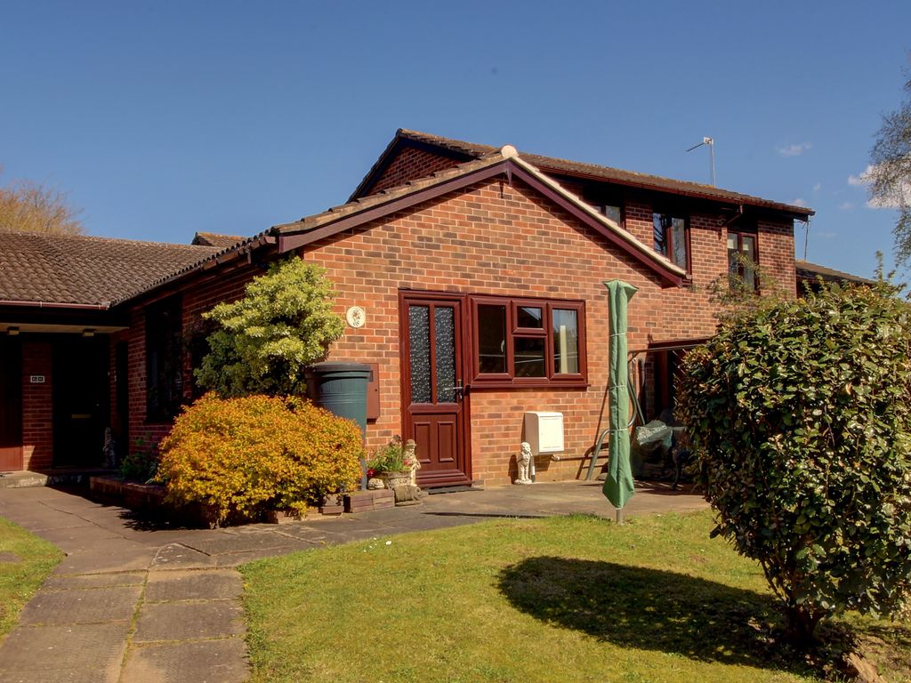 3 bed bungalow for sale in Spinney Drive, Botcheston, Leicester LE9, £