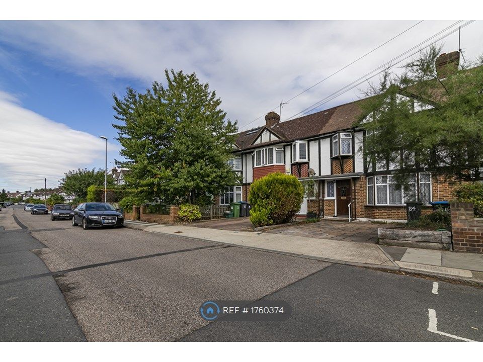 3 bed terraced house to rent in Cardinal Avenue, Kingston Upon Thames