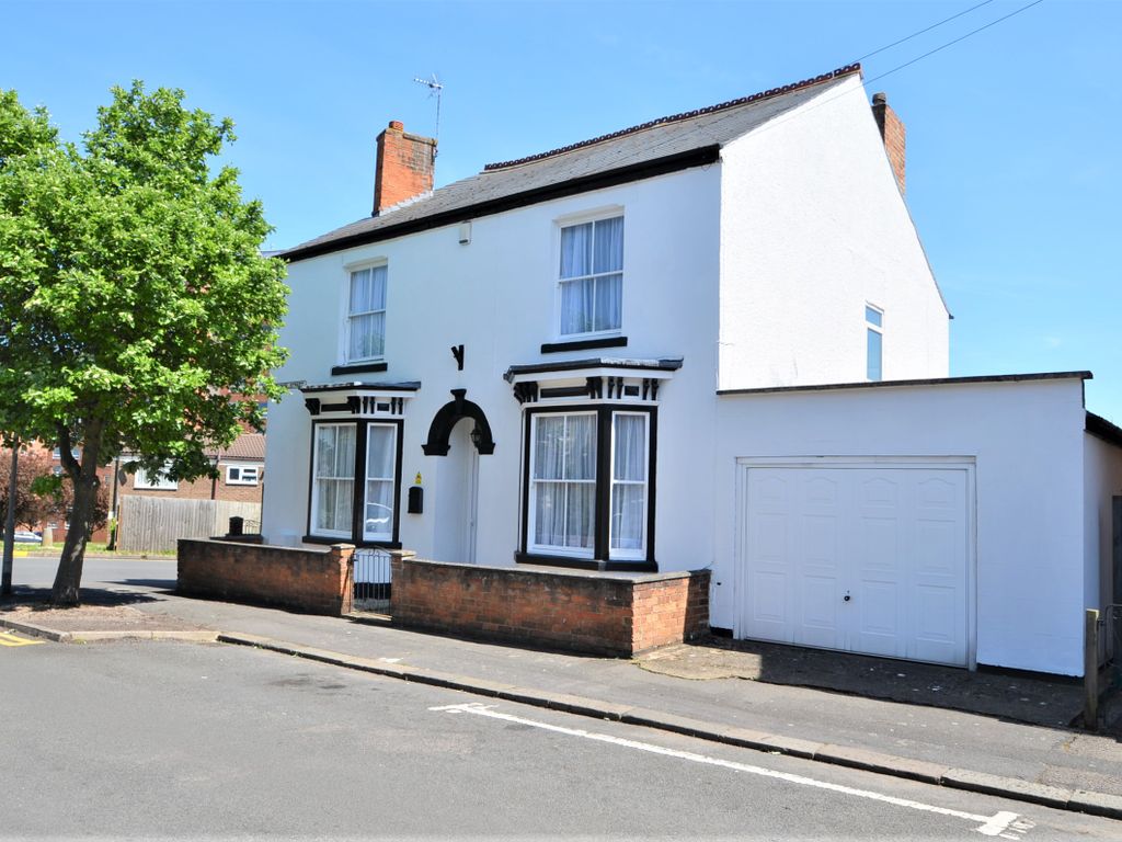 7 bed detached house for sale in Street, Rugby CV21, £399,950