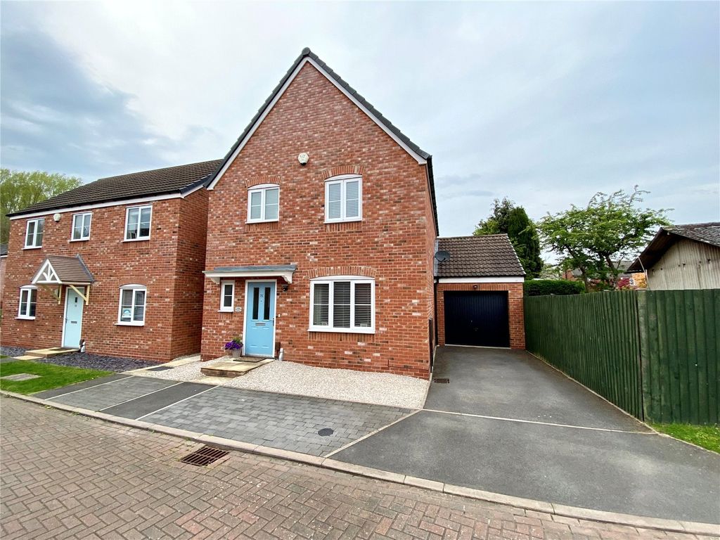 3 bed detached house for sale in Honeysuckle Close, Leegomery, Telford